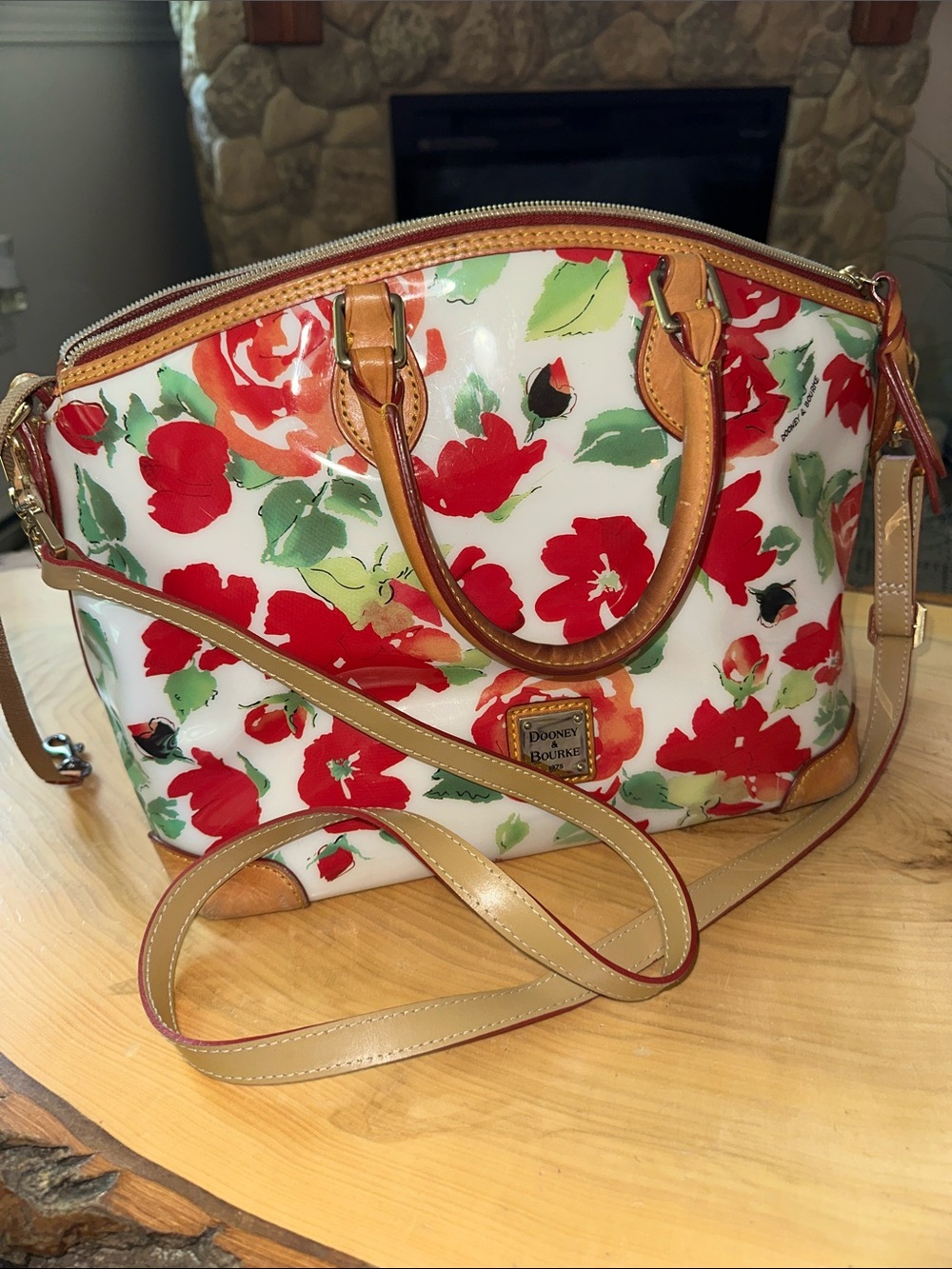 🤍❤️Dooney & Bourke Red Floral Patent Crossbody with Tan Trim